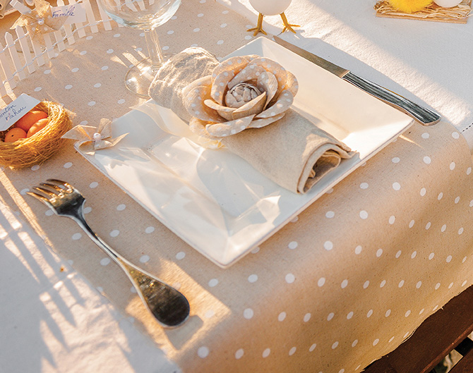 Décoration table de fêtes : or et blanc - Skylantern - le Blog